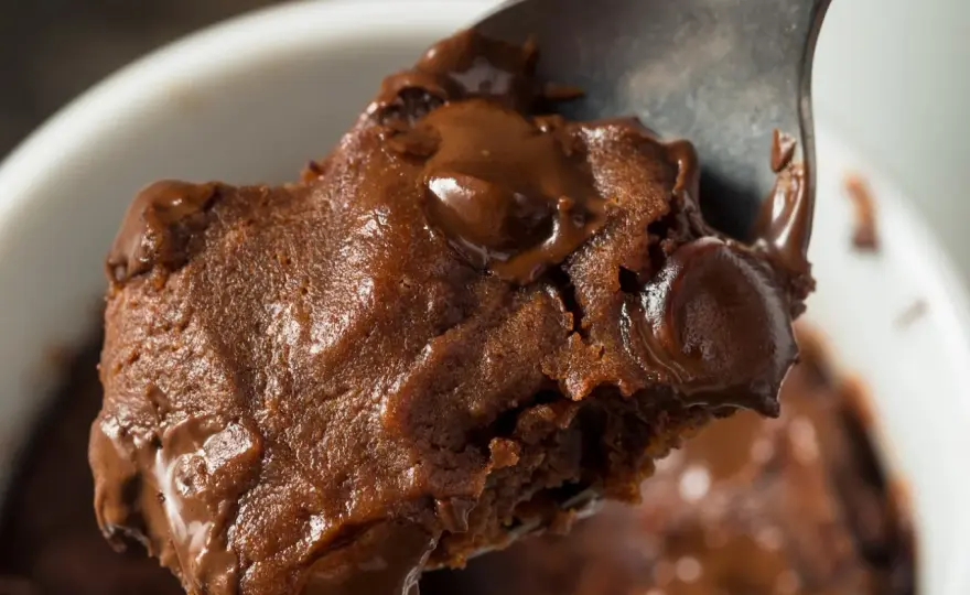 Pieczona owsianka brownie - przepis na wilgotne fit śniadanie