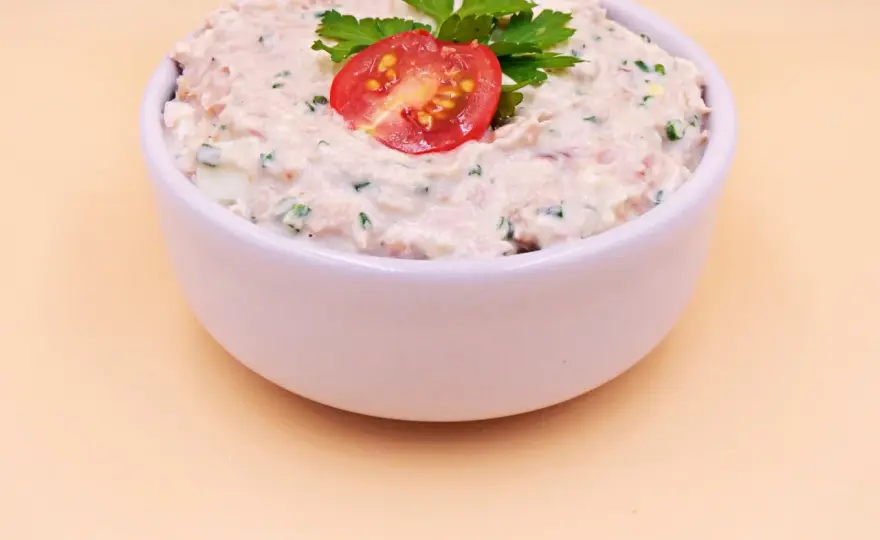 Fit pasta z tuńczykiem i jajkami - prosty przepis na sycący posiłek