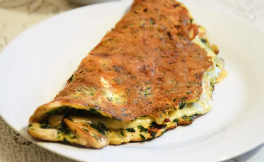 Omlet fit z pieczarkami i szpinakiem - Szybki przepis!