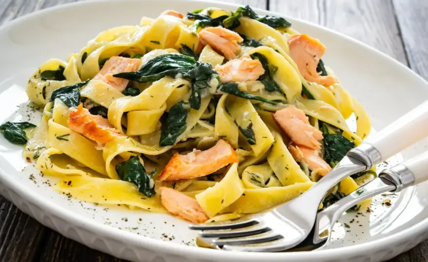 Makaron ze szpinakiem fit - Lekki obiad w 20 minut (430 kcal)