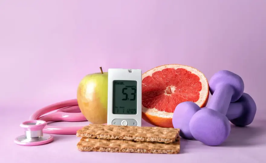 Jak obniżyć cukier bez skrajnych diet? Dieta, ruch i sen w praktyce